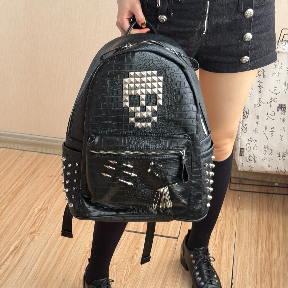 Women'S Fashion Trends - Original Black Crocodile Pattern Skull Rivet